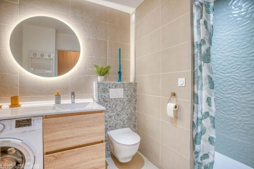 a bathroom with a toilet and a sink and a mirror at COSY CAUSSADE Parking gratuit Jardinet Refait à neuf in Caussade