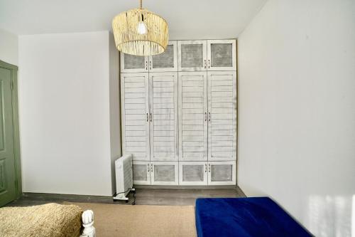 a room with a large white closet and a chandelier at Cumbalıca Flora in Cesme