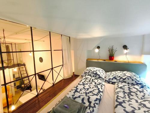 Ένα ή περισσότερα κρεβάτια σε δωμάτιο στο MOOKI Loft und Lake Ossiacher See Gerlitzen own beach