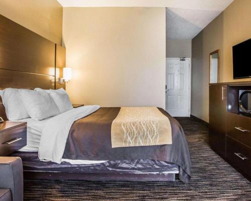Ένα ή περισσότερα κρεβάτια σε δωμάτιο στο Quality Inn Dayton North - Vandalia