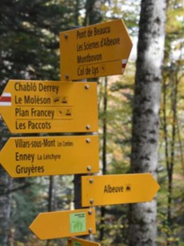 Les Sciernes d'AlbeuveにあるB&B Le Chaletのギャラリーの写真