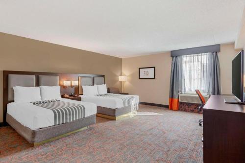 a hotel room with two beds and a window at Best Western Plus Executive Inn in Toronto