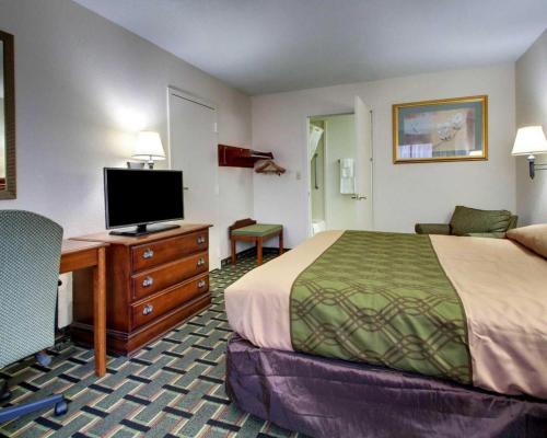 Ένα ή περισσότερα κρεβάτια σε δωμάτιο στο Econo Lodge Meridian South