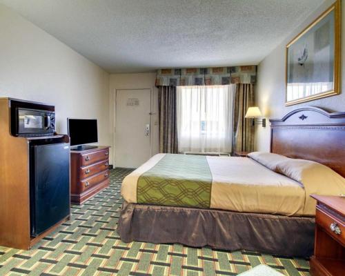 Ένα ή περισσότερα κρεβάτια σε δωμάτιο στο Econo Lodge Meridian South