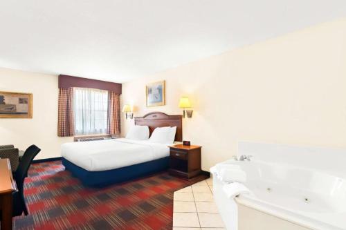Postel nebo postele na pokoji v ubytování Best Western Stateline Lodge