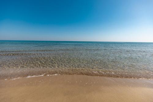 a view of the ocean from the beach at Marzamemi Terrazza vista mare in Marzamemi