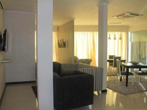 Гостиная зона в Marina Mamberamo Hotel