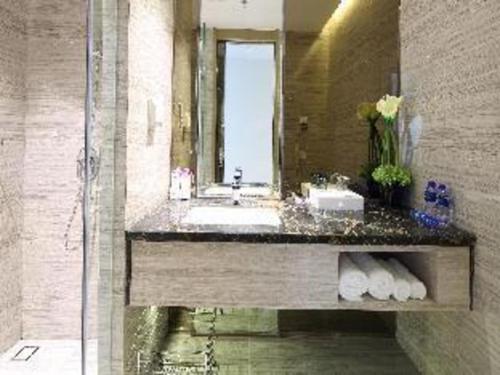 a bathroom with a sink and a mirror at Huafa Executive Apartment Hotel Zhuhai in Zhuhai