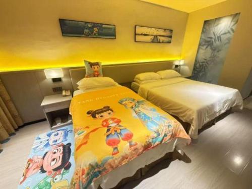 two beds in a room with yellow walls at Vienna 3 Best Hotel Dongguan Fenggang Yongsheng Street in Tiantangwei