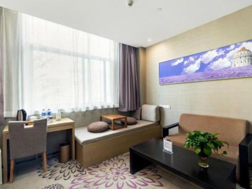a living room with a couch and a desk at Lavande Hotel Xi'an Longshouyuan Wenjing Road in Xi'an