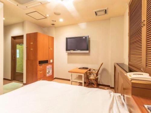 Tabist Hotel Please Kobeにあるテレビまたはエンターテインメントセンター