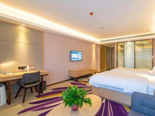 a hotel room with a bed and a desk at Lavande Hotels· Guizhou Anshun Xi Railway Station in Anshun