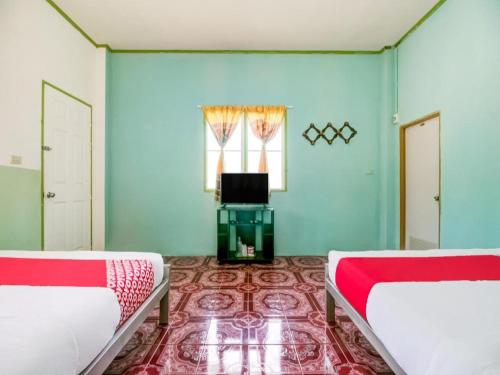 Postel nebo postele na pokoji v ubytování OYO 1080 Kanyapa Resort Kaeng Krachan