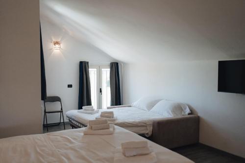 a hotel room with two beds and a tv at Hotel Edelweiss Mantova in Castel dʼArio