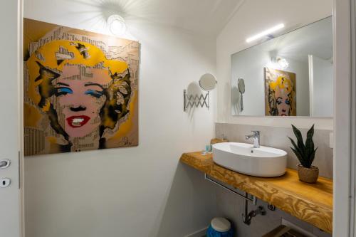 a bathroom with a sink and a mirror at Due cuori e una Mansarda - Vicino allo stadio in Monza