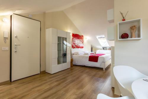 a large room with two beds and a mirror at Due cuori e una Mansarda - Vicino allo stadio in Monza