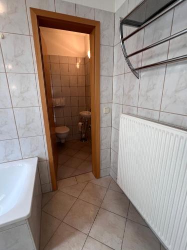 Koupelna v ubytování Trompeten-, Posaunen- & Tuba-Appartment in Stolpen