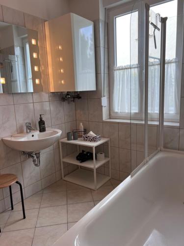 Koupelna v ubytování Trompeten-, Posaunen- & Tuba-Appartment in Stolpen