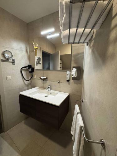 Un baño de Hotel Monte Cristo