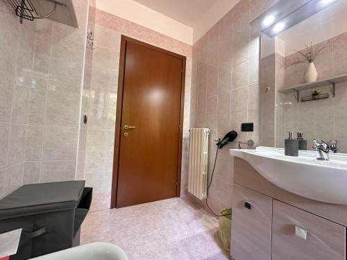 a bathroom with a sink and a toilet at Curiel in Rozzano