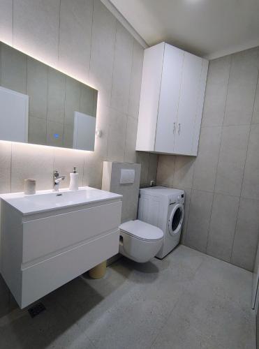 Ένα μπάνιο στο Apartmani Ines