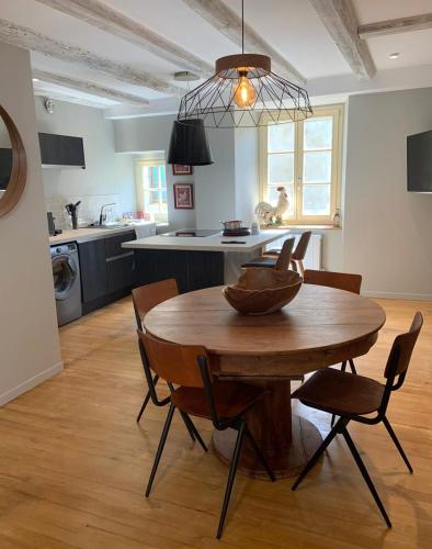 Charmante petite maison avec baignoire Balneo et video projecteur