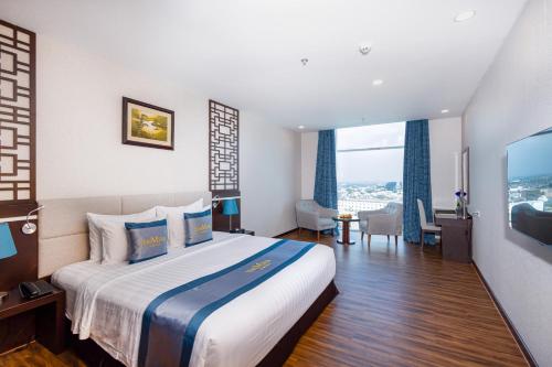 Postel nebo postele na pokoji v ubytování The Mira Hotel