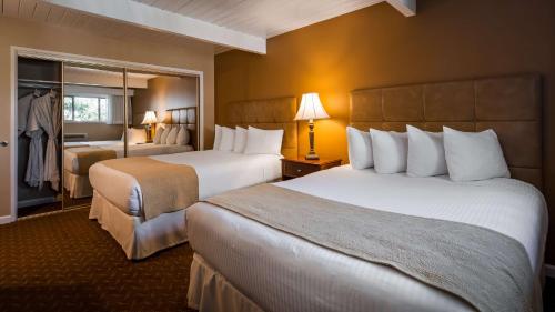 Кровать или кровати в номере Best Western Plus Santa Barbara