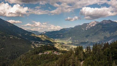 a view of a valley in the mountains at Landhof Unterkreuter in Zwickenberg