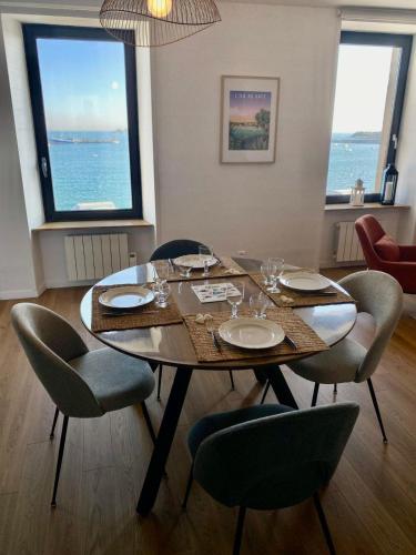 L'Amiral - vue mer sur le port