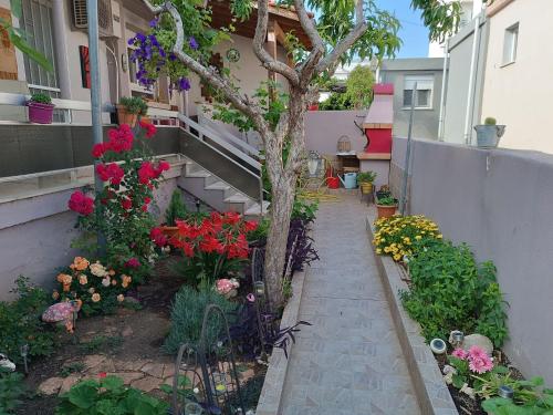 Ευχάριστο σπίτι σε όμορφη γειτονια.