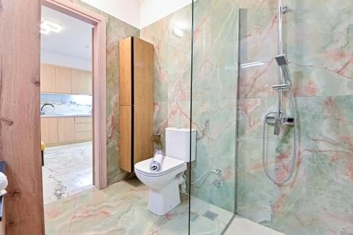Acropolis Luxurious Apartment 100 Mbps Metro Garden