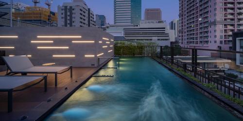 La alberca dentro o cerca de PASSA Hotel Bangkok
