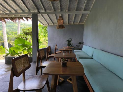 Area soggiorno di Sun Grace Penida Cottage
