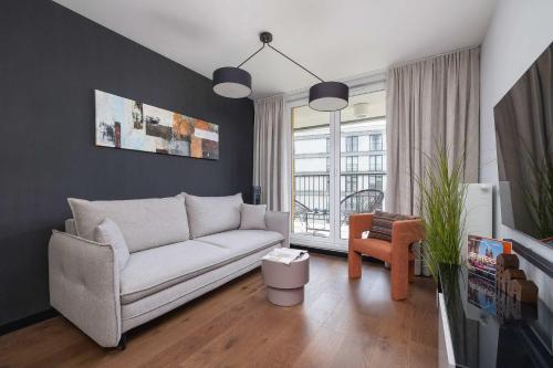 Foto Modern & Luxurious Apartments with Balcony & Parking Cracow by Renters Prestige 1