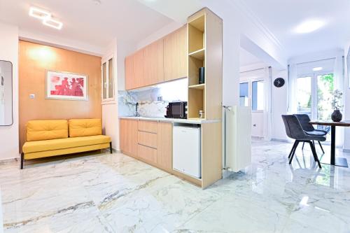 Acropolis Luxurious Apartment 100 Mbps Metro Garden