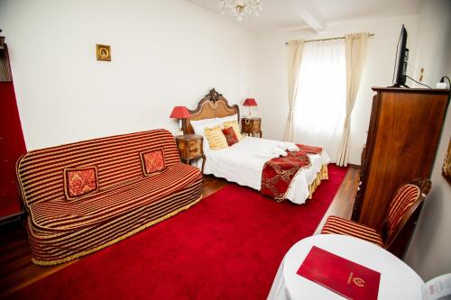 a bedroom with a bed and a red carpet at Hotel Napoleon in Wróblew