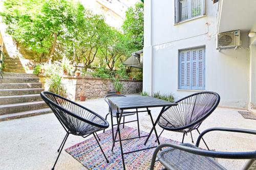 Acropolis Luxurious Apartment 100 Mbps Metro Garden