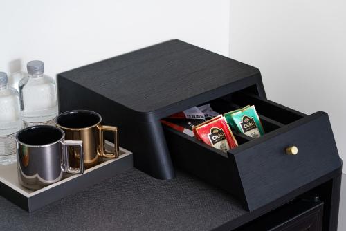 a black box with two drawers and two cups at Intercity Hotel South Central Taiyuan in Taiyuan