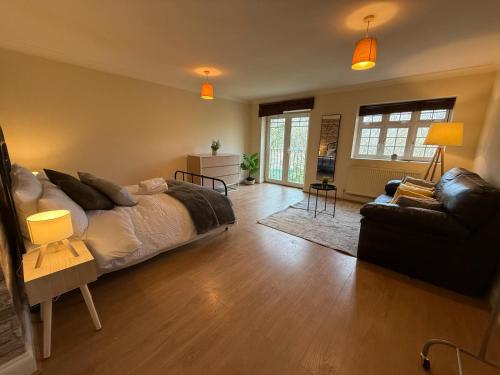 Χώρος καθιστικού στο Cozy Retreat in Redhill