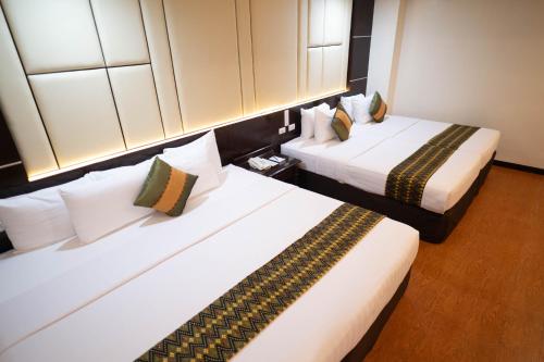 Ein Bett oder Betten in einem Zimmer der Unterkunft The Apo View Hotel