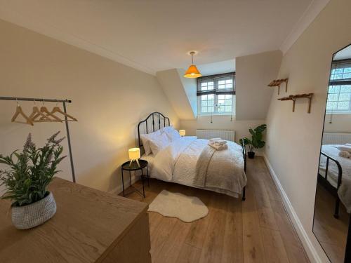 Ένα ή περισσότερα κρεβάτια σε δωμάτιο στο Cozy Retreat in Redhill