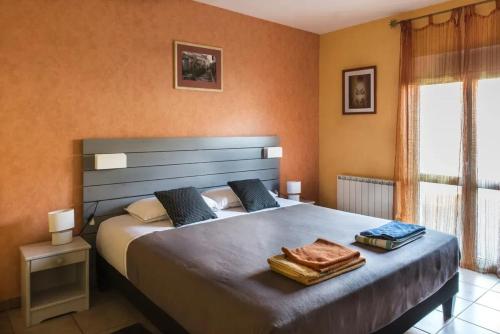 a bedroom with a large bed with two towels on it at Charmante maison proche plages et pistes cyclables in Le Verdon-sur-Mer