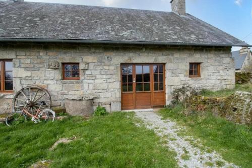 Maison authentique en granit - Chaumeil - Cheminée