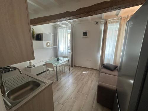 Μια τηλεόραση ή/και κέντρο ψυχαγωγίας στο Borgo Guazzo Flat