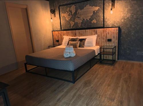a bedroom with a bed with two towels on it at La Dimora del Principe-Piano terra in Trani