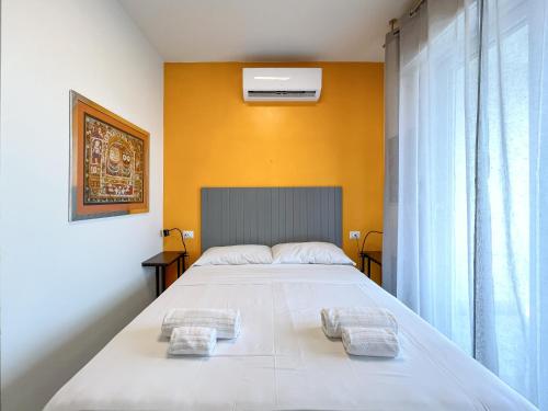Postel nebo postele na pokoji v ubytování RRRapido Colorful Rooms - Assago
