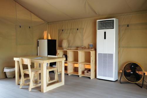 Nhà bếp/bếp nhỏ tại WoCAL Retreat Ke Ga