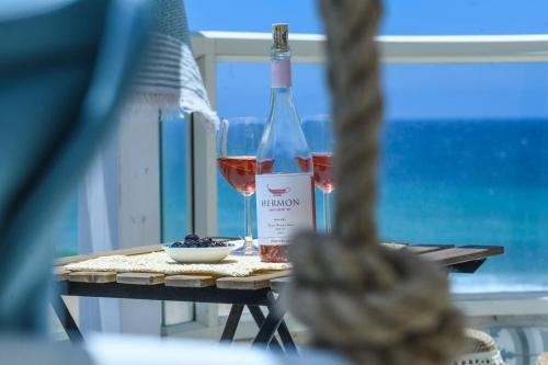 Pića u objektu Authentic Beachfront Apartment