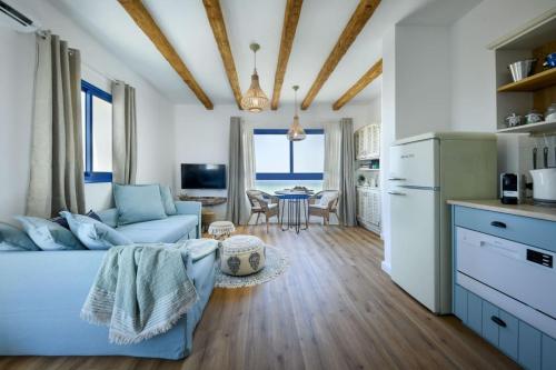 Authentic Beachfront Apartment TV 또는 엔터테인먼트 센터